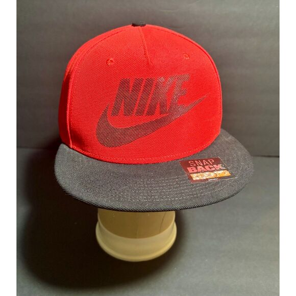 Red & Black Nike Snapback Hat – Structured, Adjustable OSFM, Classic Swoosh Logo - Picture 1 of 4